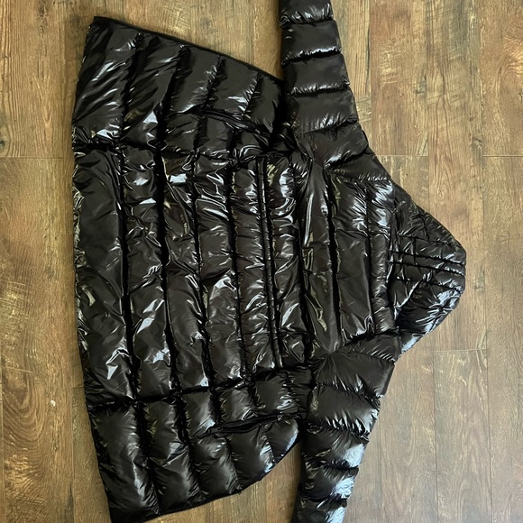 Women’s Black Puffer Jacket - Picture 2 of 5